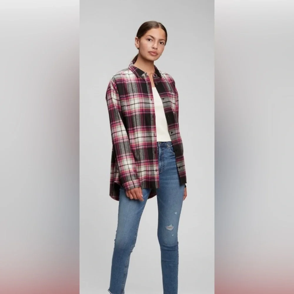 ❤️💕GAP Shirt